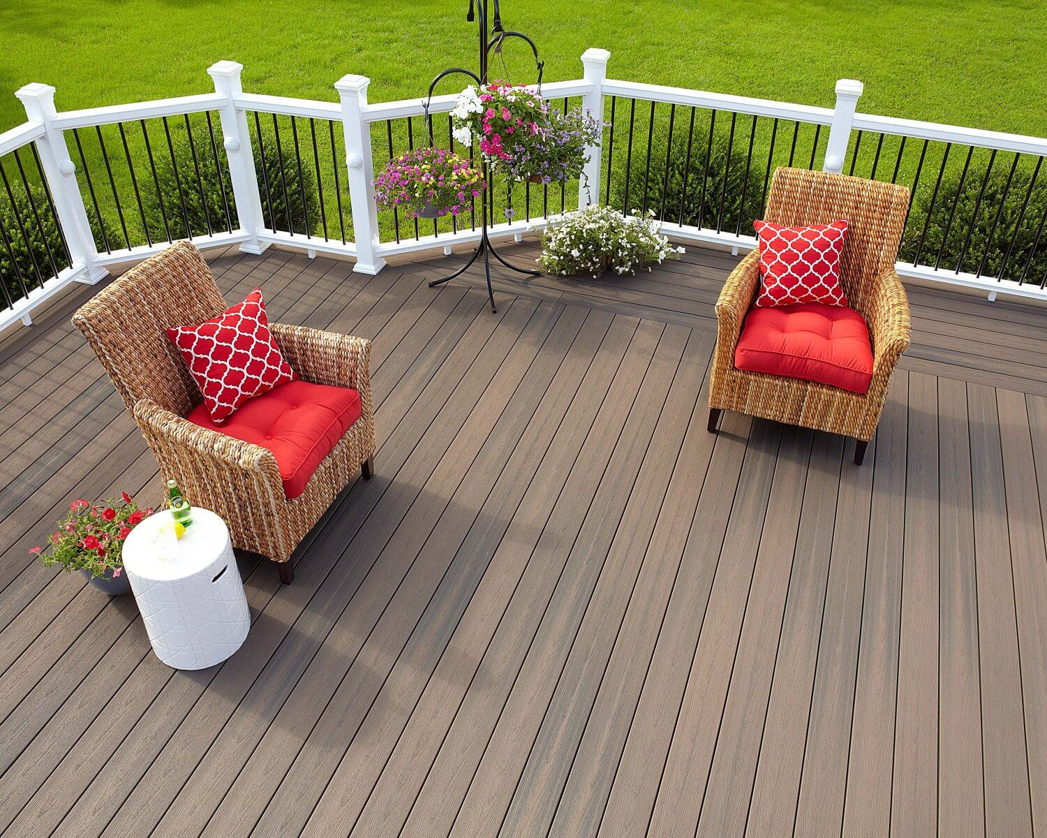 Доска cm decking. Терраса ДПК cm Decking. Садовый паркет ДПК «cm Garden». Веранда декинг террасная доска. Террасная доска в интерьере.